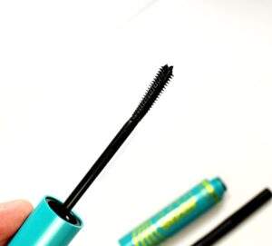 COVERGIRL-Supersizer-Mascara-swatches-review